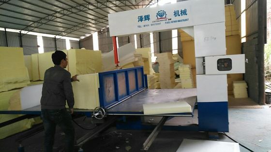 전기 수직 폼 절단 기계 PLC 제어 EVA 및 EPE 가공